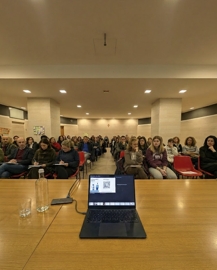 Una comunità riunita per parlare di adolescenza e vita digitale